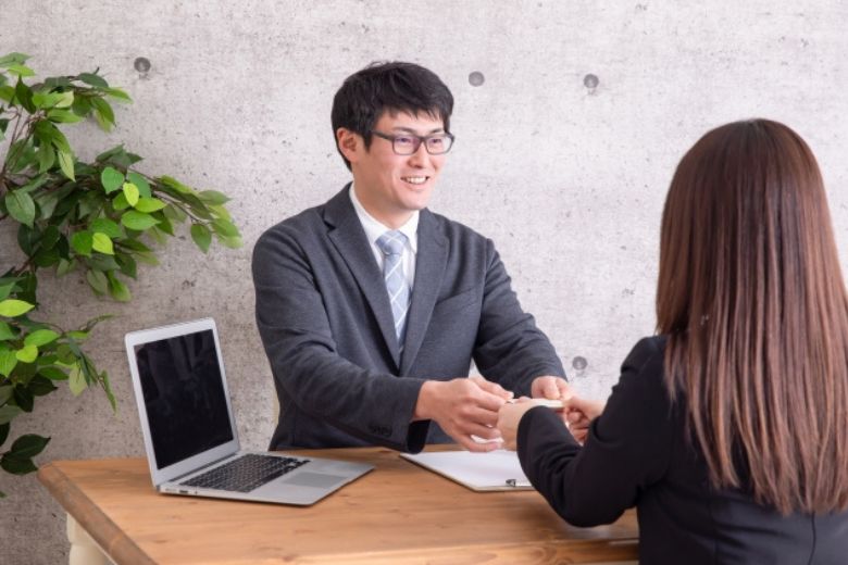 日本の労働市場が抱える「年齢の歪み」