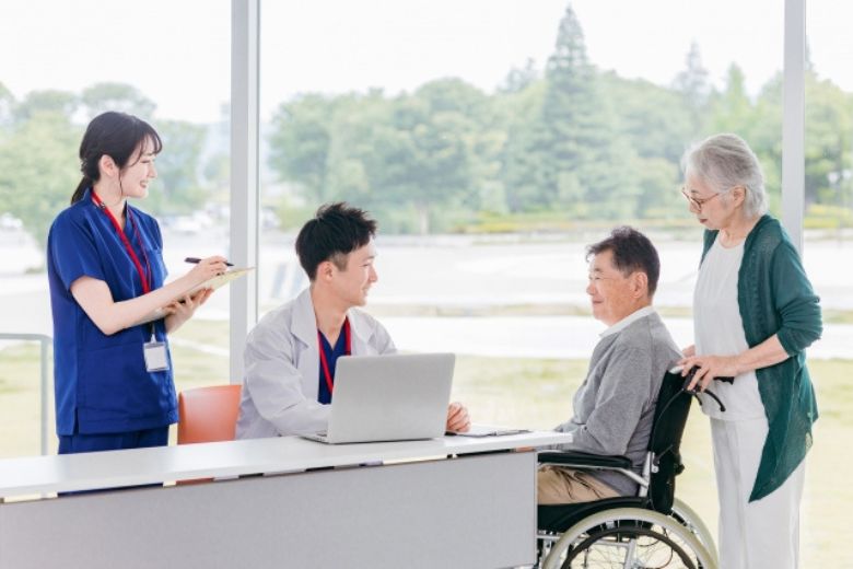 介護離職を後悔しないために知っておきたい現実と備え方