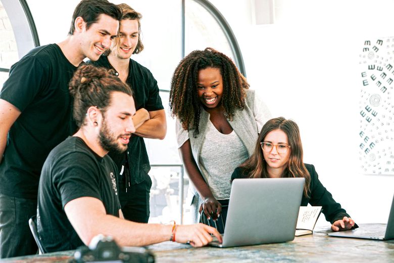 副業から本業へ切り替える前に考えること